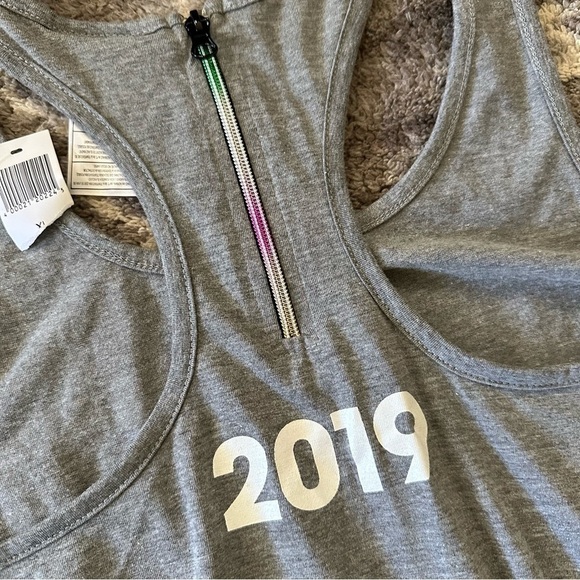 NWT Disney Parks Love Comes In Every Color Pride Tank Top Womens - Picture 2 of 4